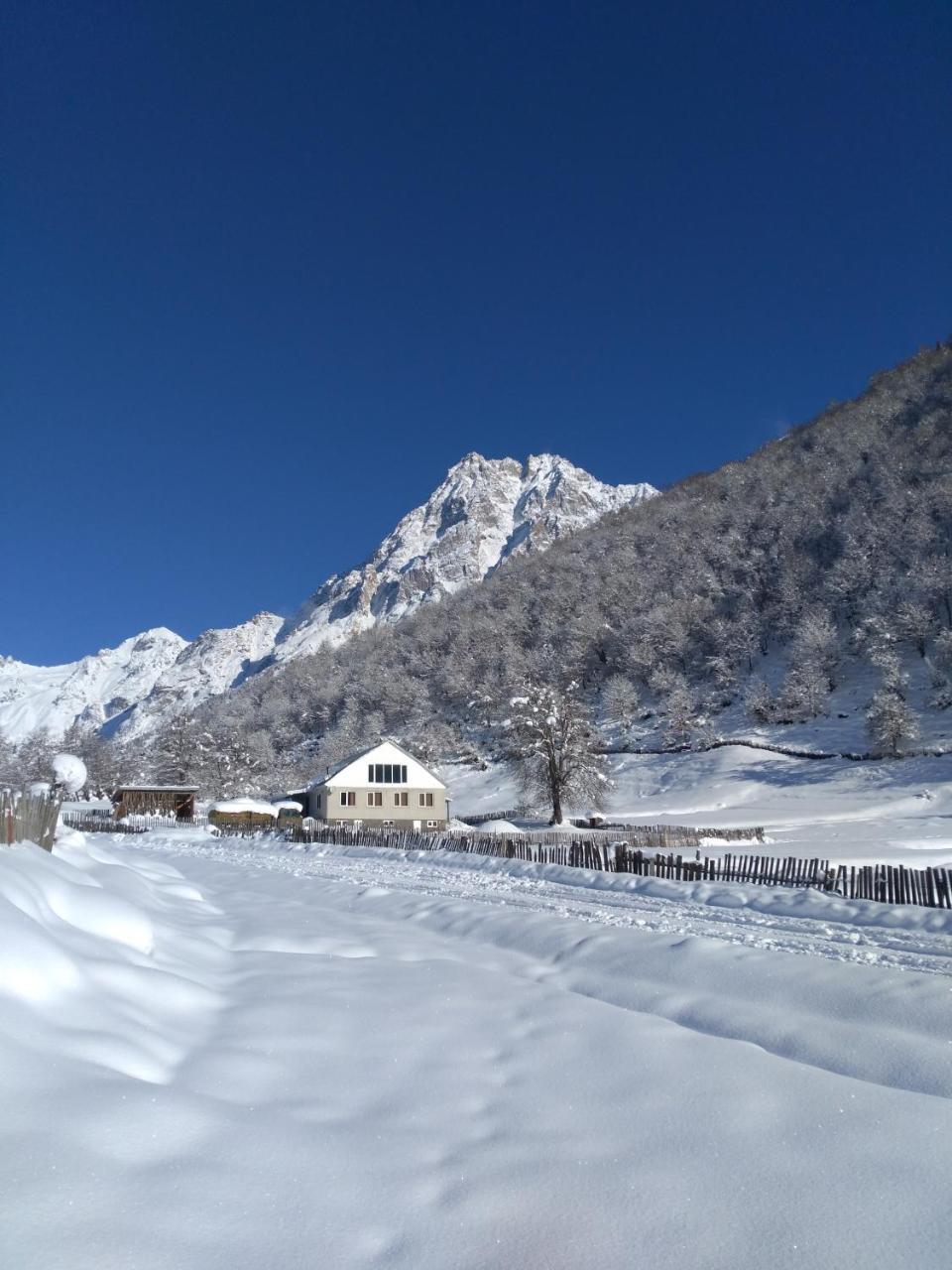 Hotel I R K O Mestia Exteriér fotografie